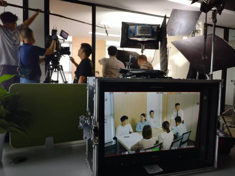 宏伟区TVC拍摄公司：科技产品视觉化大师，诠释未来感与功能美学